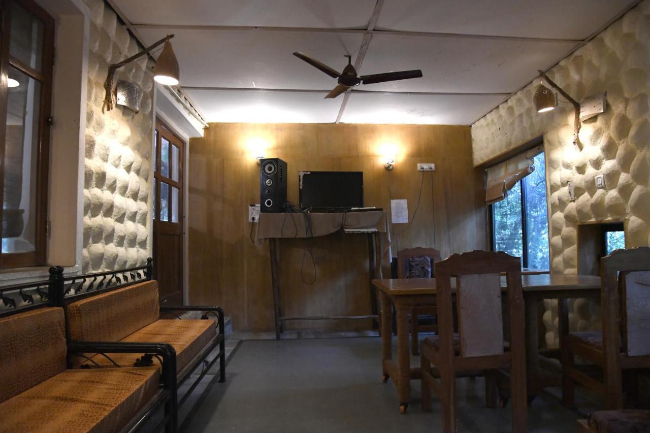 Baaz Jungle Resort Khawasa Exterior photo